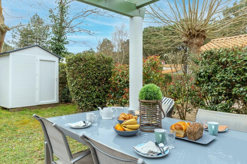 Patio, Dining area