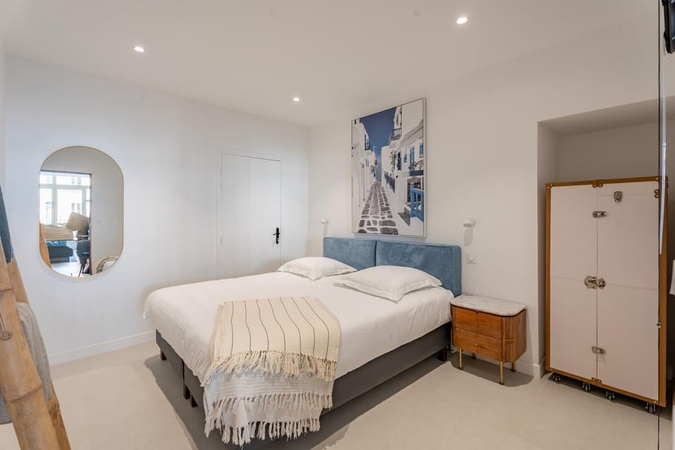 Bed, Photo of the whole room, Bedroom, wardrobe