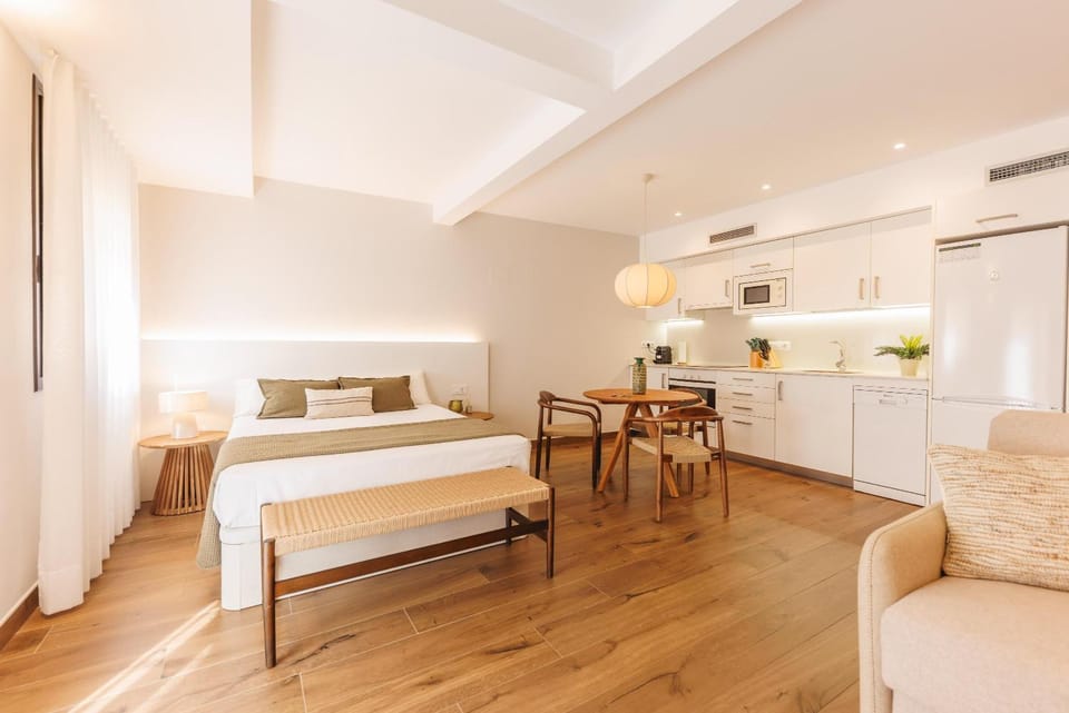 Bed, Living room