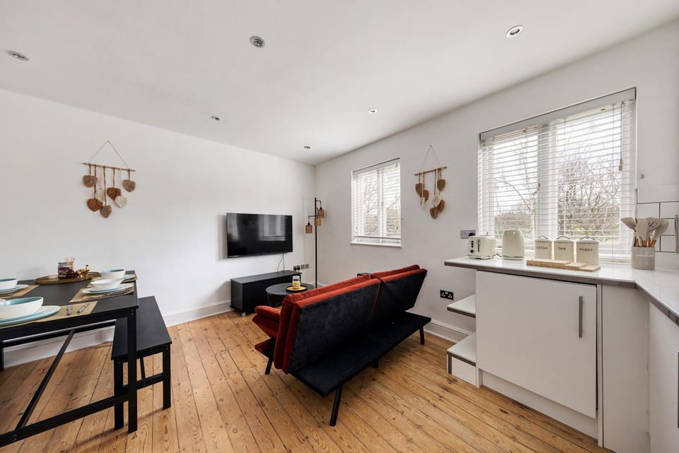 TV and multimedia, Kitchen or kitchenette, Living room, Dining area