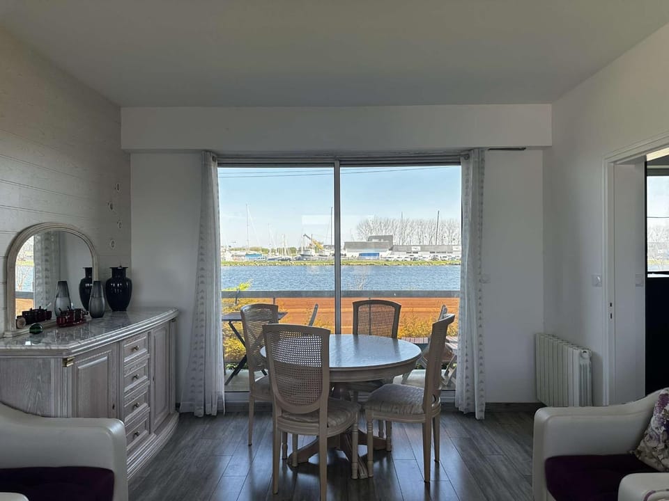 Natural landscape, View (from property/room), Balcony/Terrace, Dining area, Sea view