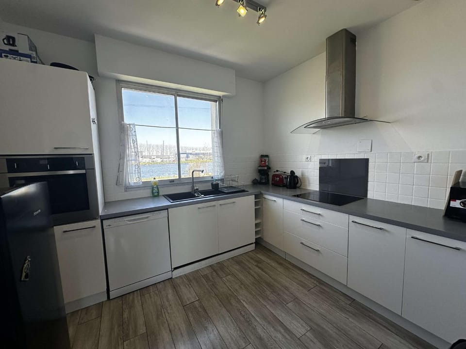 Kitchen or kitchenette, dishwasher, oven, stove, toaster