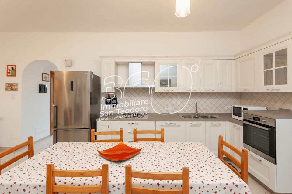 Day, Kitchen or kitchenette, Living room, Seating area, oven, kitchen