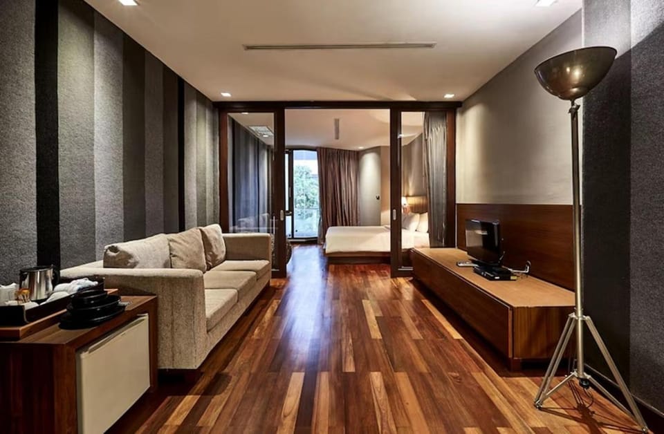 Communal lounge/ TV room, TV and multimedia, Living room, Seating area, Evening entertainment
