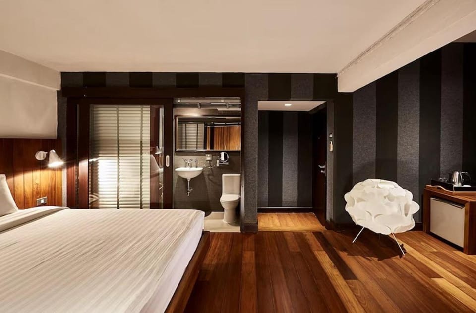 Toilet, Bed, Bathroom, Photo of the whole room, Bedroom, towels
