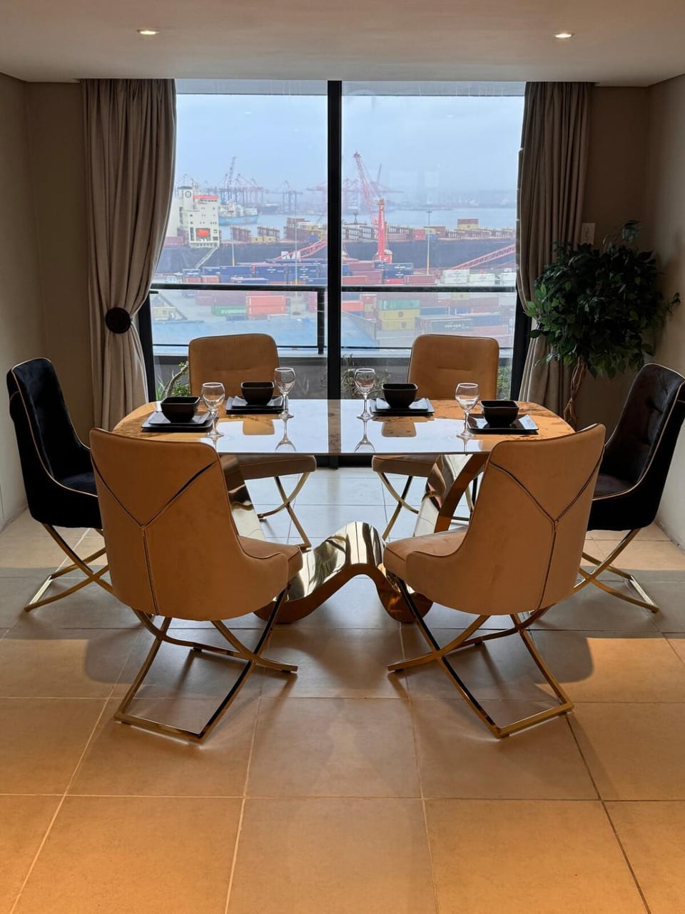Accommodation Front - Marvellous 4 Sleeper with Ocean Views Apartment in Durban