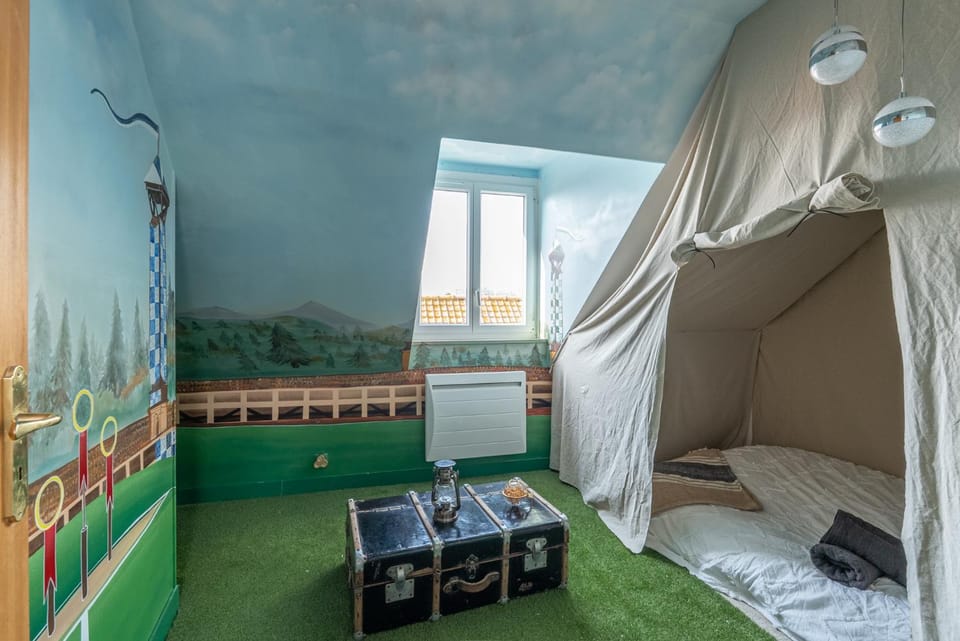 Photo of the whole room, Decorative detail, Decorative detail, Bedroom