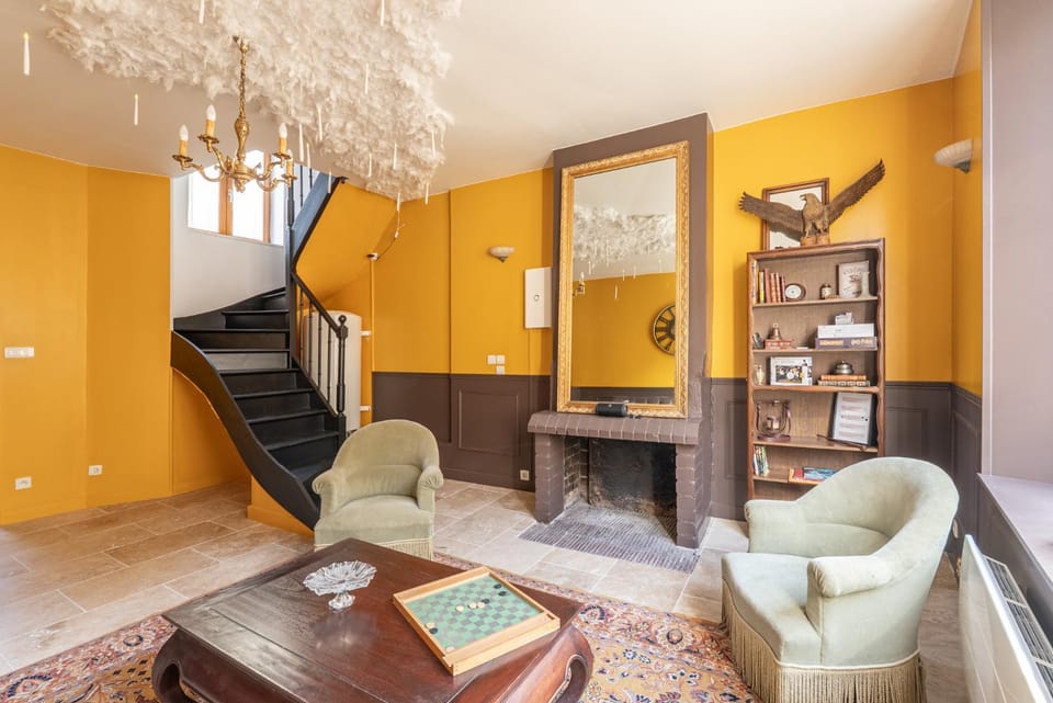 Living room, Decorative detail, Decorative detail, Seating area, fireplace, fireplace, acessibility