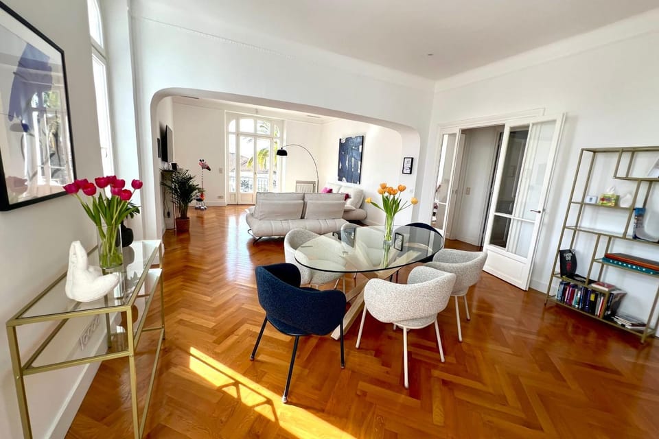 Cannes Tassigny Stylish - 2 Bedroom Apartment Sleeps 5 Free Parking Apartment in Cannes