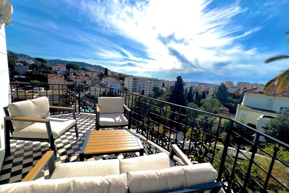 Cannes Tassigny Stylish - 2 Bedroom Apartment Sleeps 5 Free Parking Apartment in Cannes