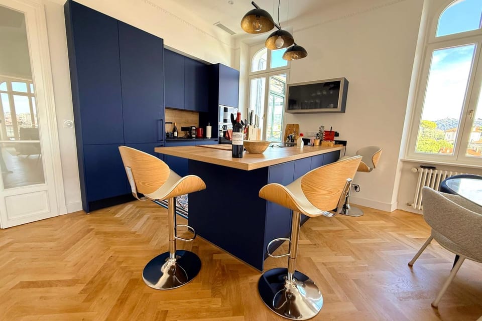 Cannes Tassigny Stylish - 2 Bedroom Apartment Sleeps 5 Free Parking Apartment in Cannes