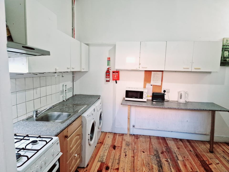 Kitchen or kitchenette, Kitchen or kitchenette