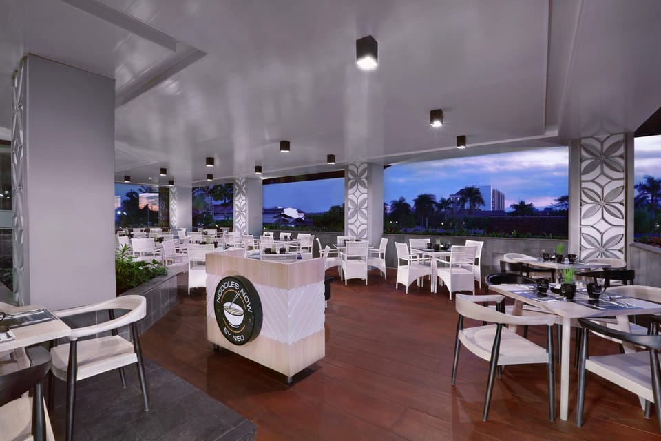 Restaurant/places to eat, Lounge or bar