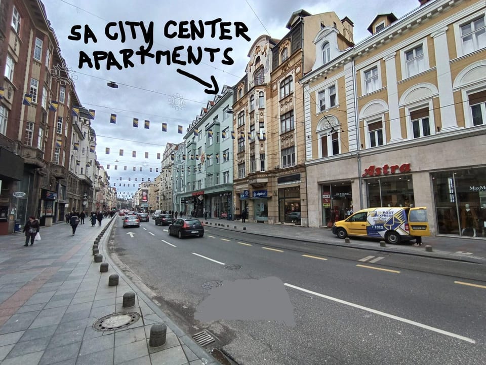 Property building, Neighbourhood, Location
