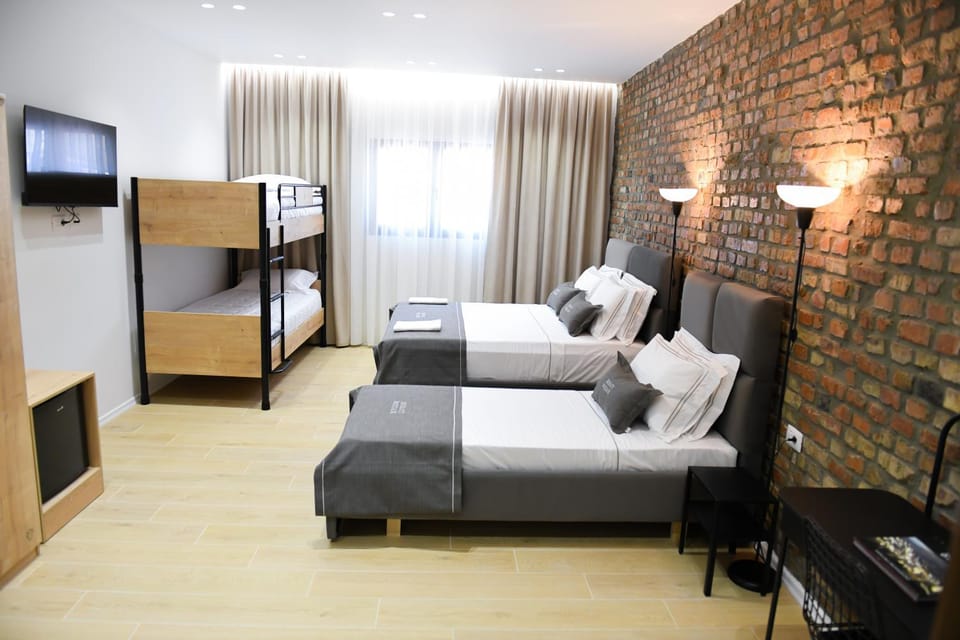 Communal lounge/ TV room, Bed, TV and multimedia, Photo of the whole room, Bedroom