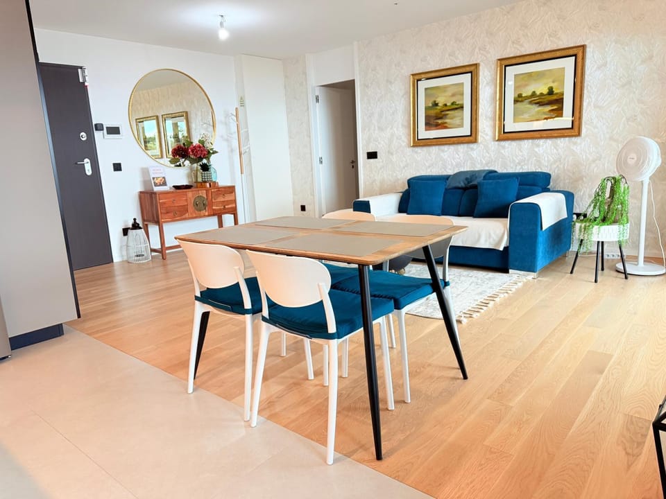 Living room, Seating area, Dining area
