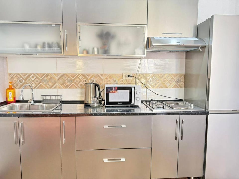 Kitchen or kitchenette, microwave, kitchen