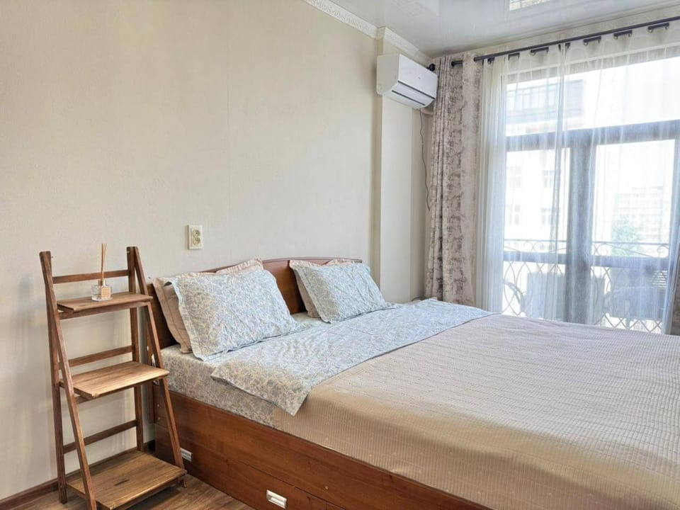 Bed, Bedroom, towels, air conditioner