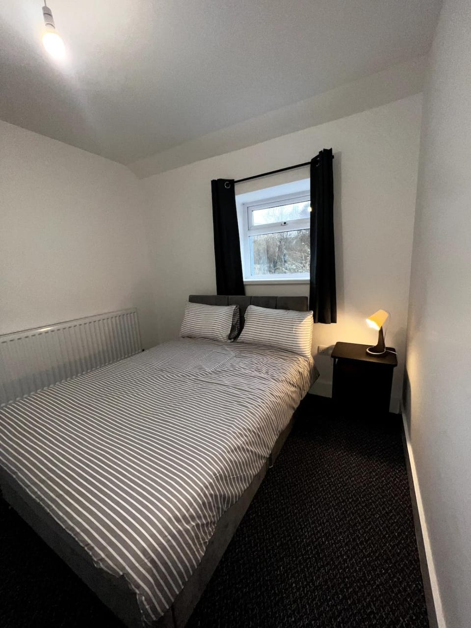 Bright & Spacious 4 Double Bedroom Home for 8 People House in Merthyr Tydfil
