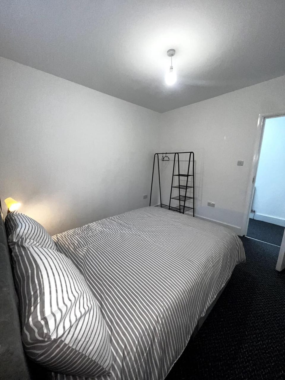 Bright & Spacious 4 Double Bedroom Home for 8 People House in Merthyr Tydfil