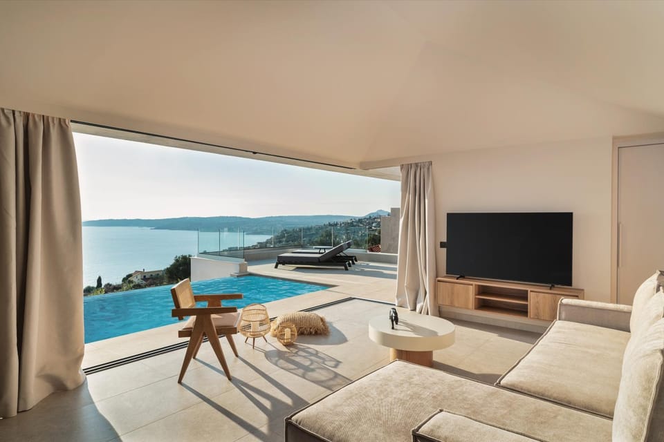 TV and multimedia, View (from property/room), Living room, Pool view, Sea view, Swimming pool