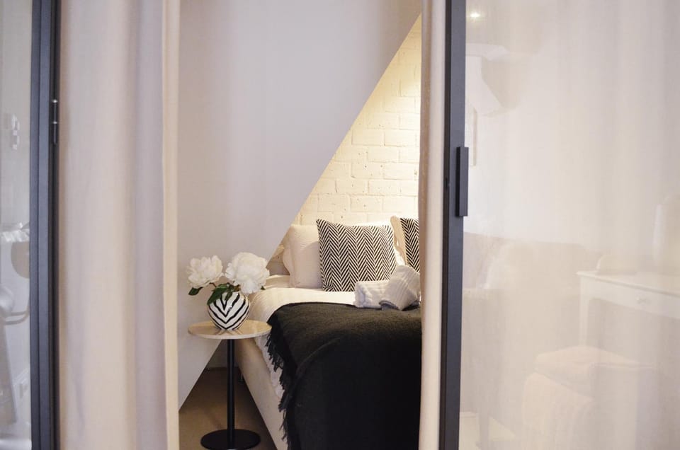 Bed, Living room