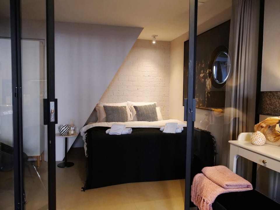 Bed, Photo of the whole room, Bedroom, towels