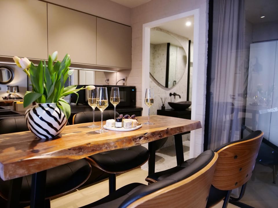 Bathroom, Kitchen or kitchenette, Dining area