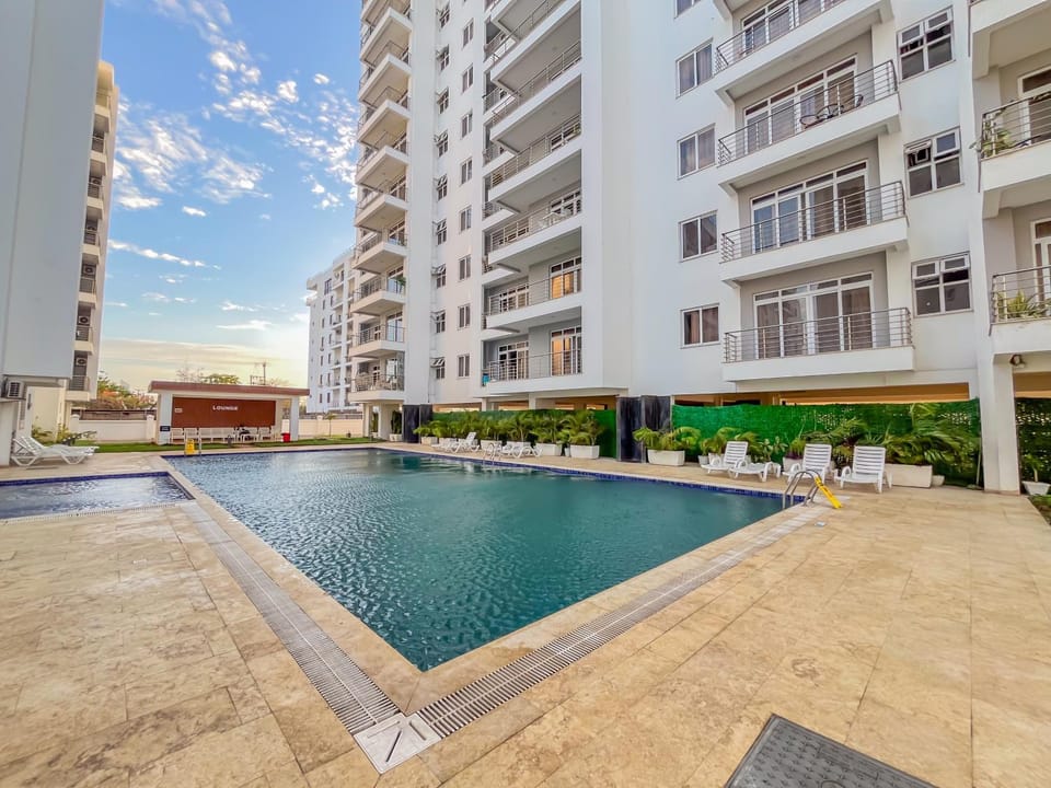 Property building, Patio, Day, View (from property/room), Balcony/Terrace, City view, Pool view, Swimming pool, sunbed