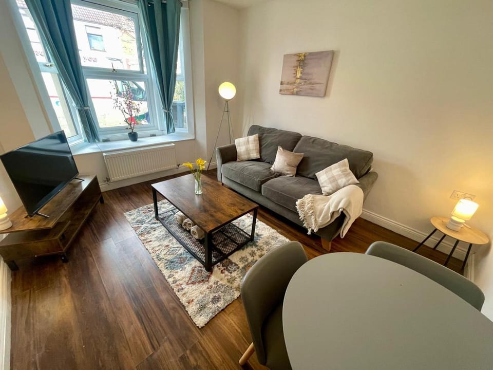 TV and multimedia, Living room, Seating area