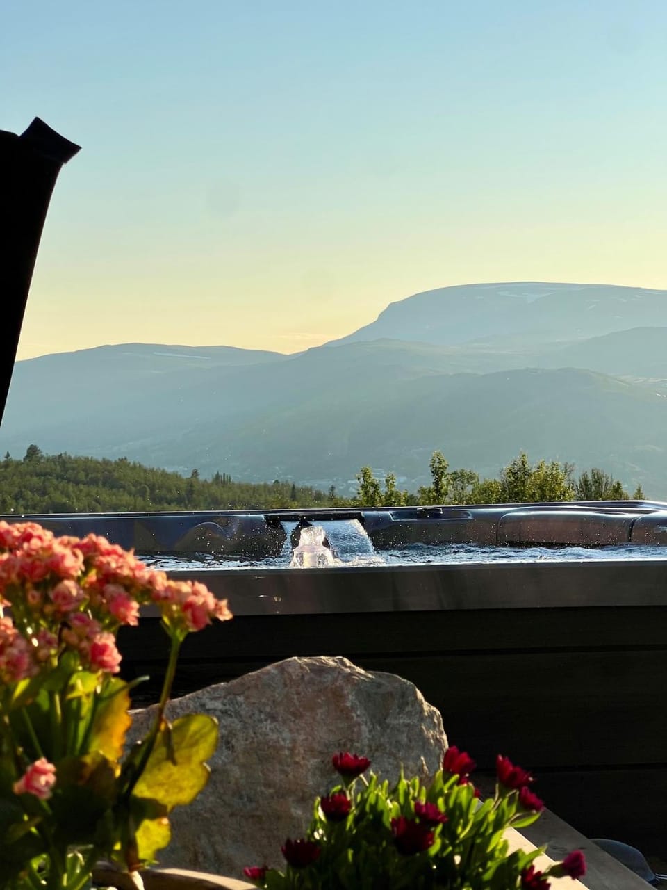Natural landscape, Hot Tub, City view, Mountain view