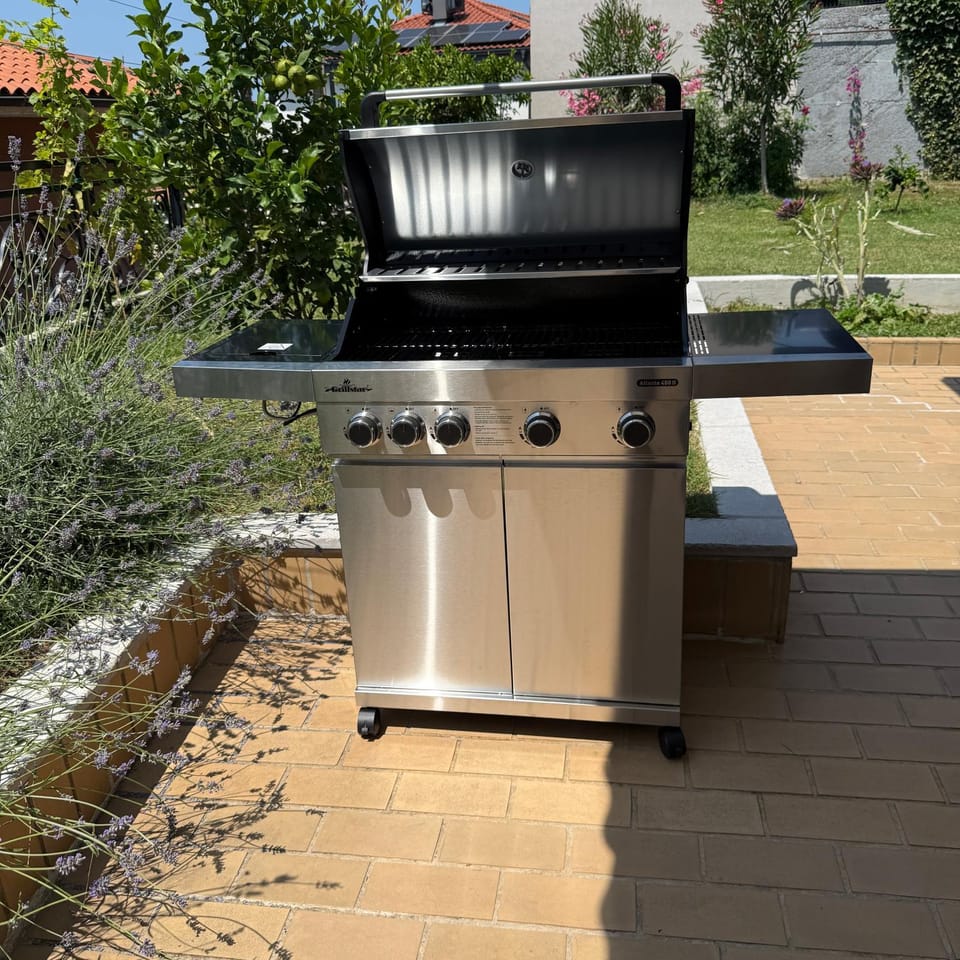BBQ facilities, Garden