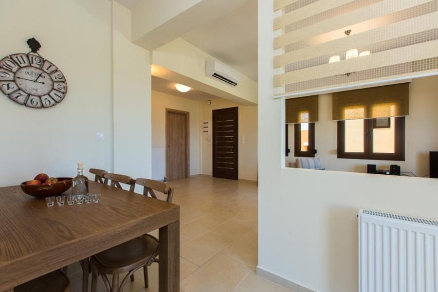 Kitchen or kitchenette, Seating area, Dining area