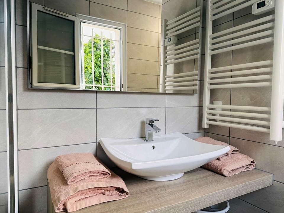 Bathroom, towels