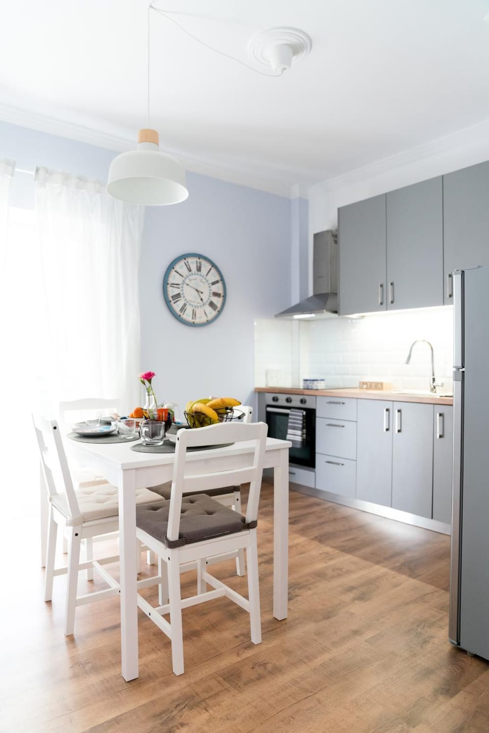 Kitchen or kitchenette, Dining area, oven