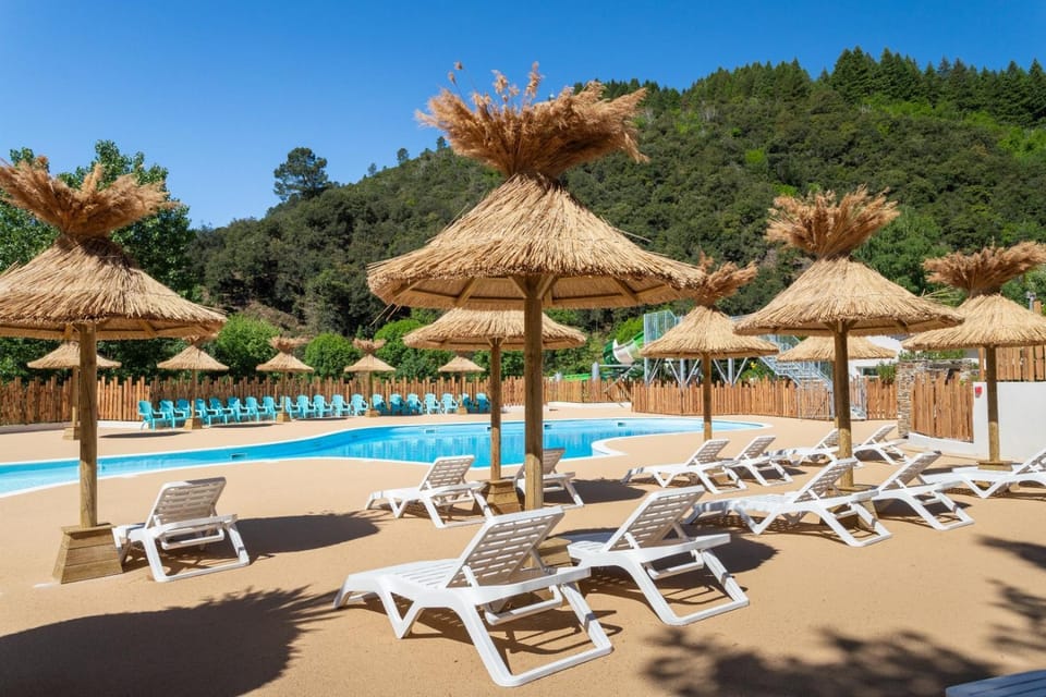 Camping maeva Escapades du Château de l'Hom Campground/ 
RV Resort in Occitanie