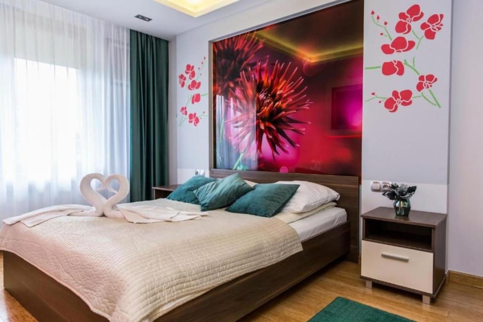 Bed, Photo of the whole room, Decorative detail, Bedroom