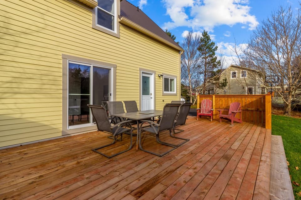 Historic 3BR W Modern Comforts In Holyrood House in Newfoundland and Labrador