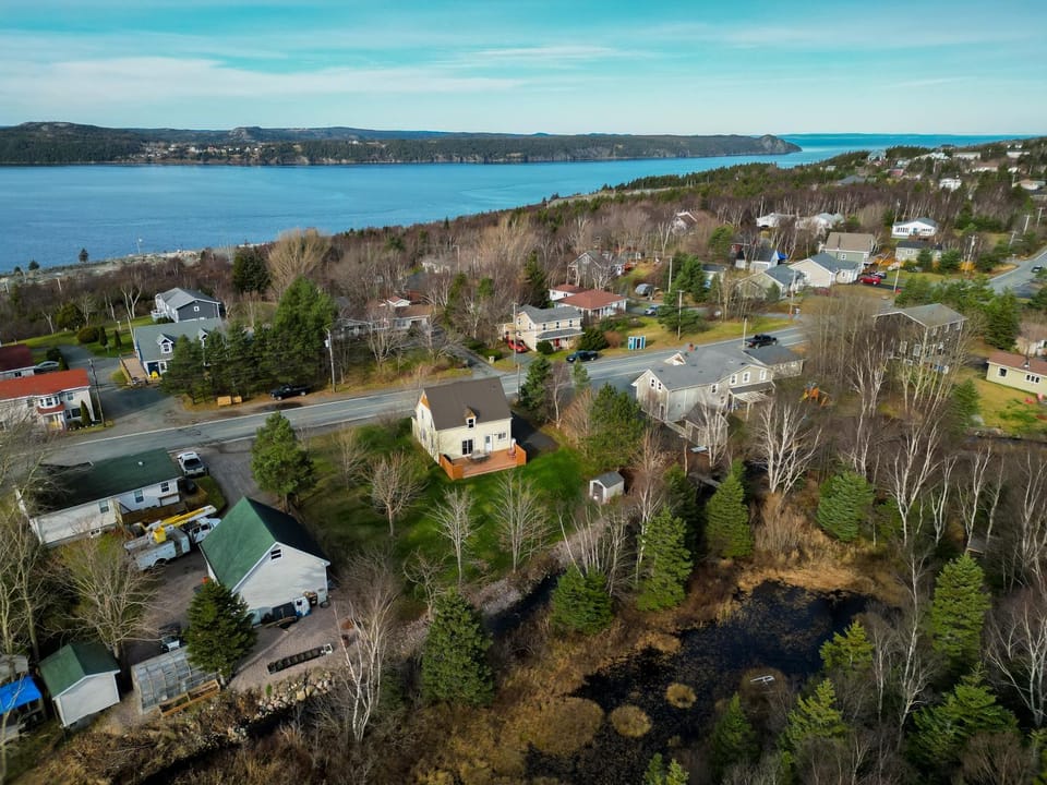 Historic 3BR W Modern Comforts In Holyrood House in Newfoundland and Labrador