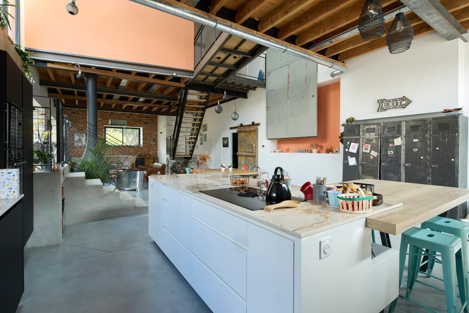 Kitchen or kitchenette, Seating area