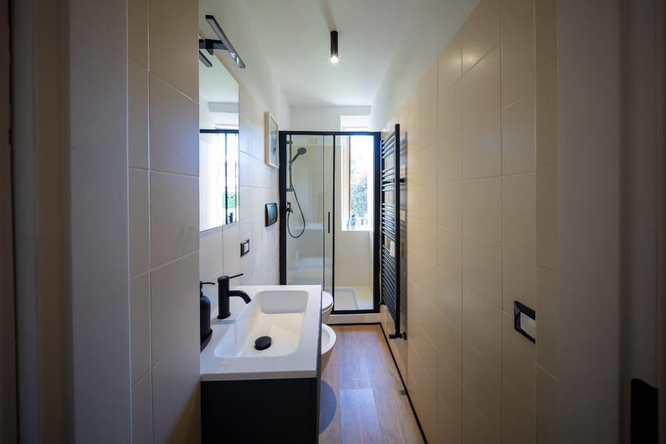 Bathroom, Bath