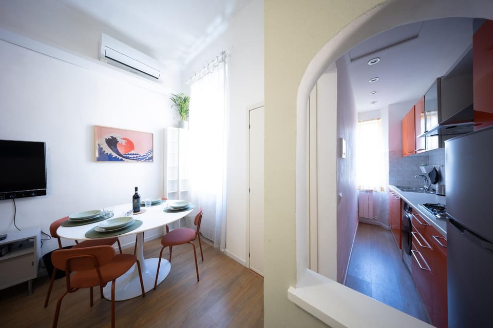 Kitchen or kitchenette, Dining area, air conditioner