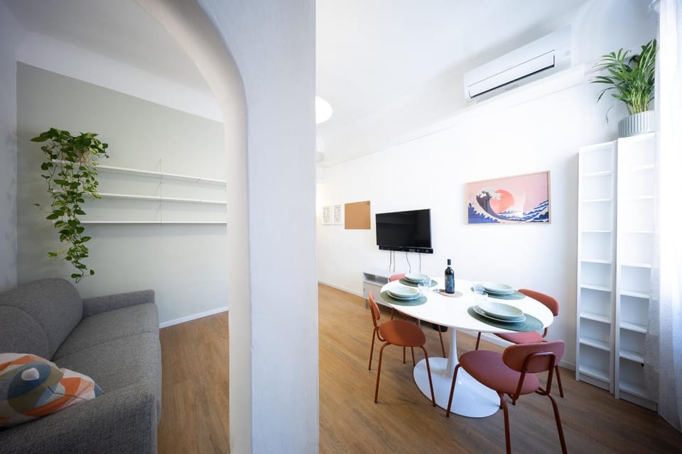 Communal lounge/ TV room, Living room, Dining area, air conditioner
