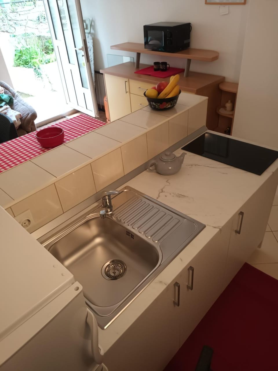 TV and multimedia, Kitchen or kitchenette, Photo of the whole room