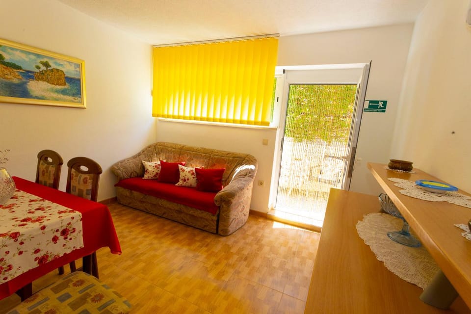 Living room, Photo of the whole room, Seating area, Dining area