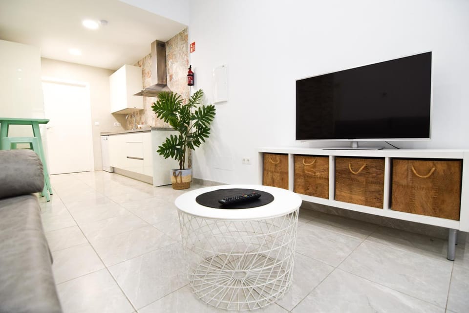 TV and multimedia, Kitchen or kitchenette, Living room, Seating area