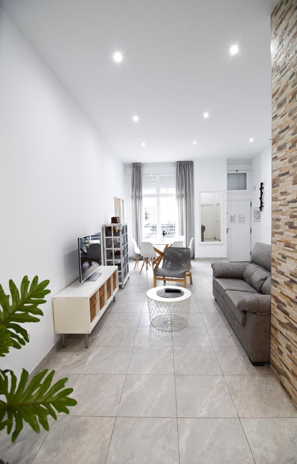 TV and multimedia, Seating area, Dining area