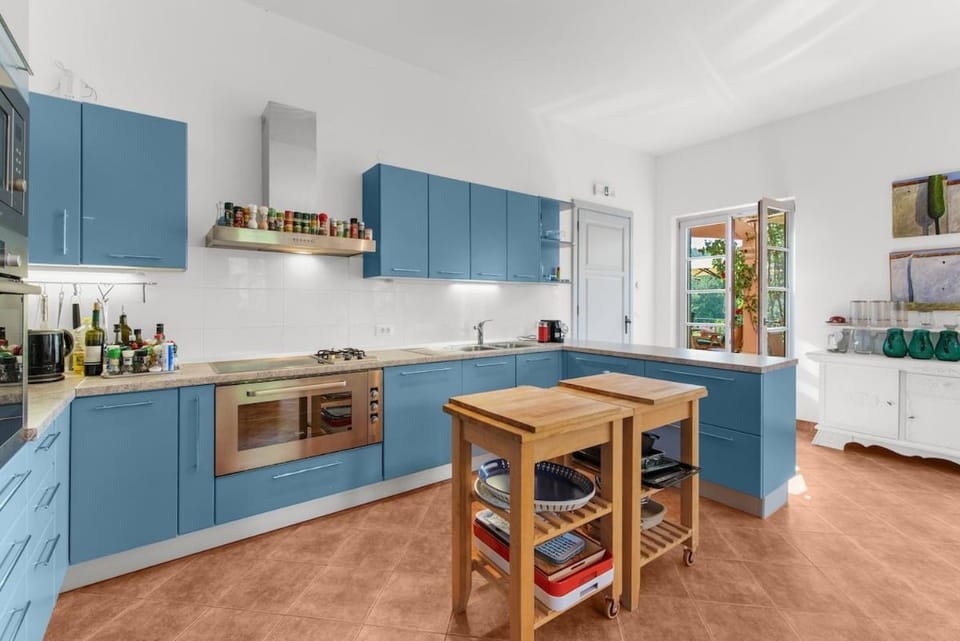 Kitchen or kitchenette, dishwasher, oven, stove