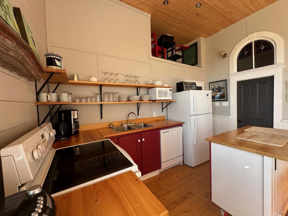 Trinity's Oceanview Gem 2BR St Paul's Schoolhouse House in Trinity