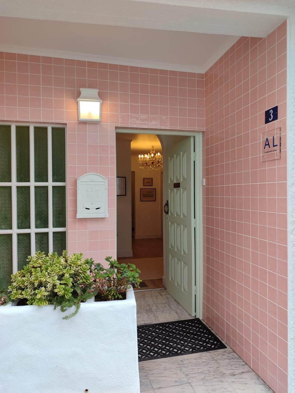 Facade/entrance
